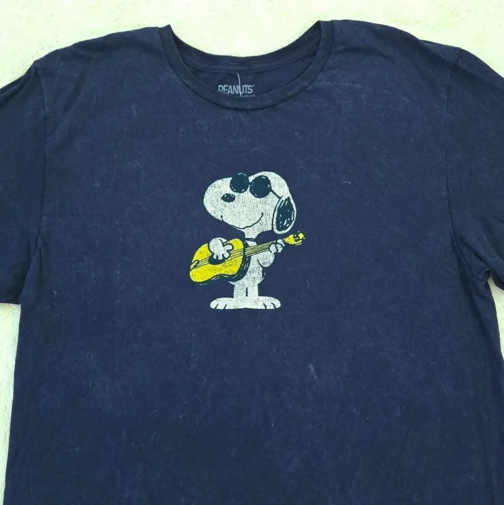 Peanuts🥜 Guitar🎸 Snoopy🐕 Graphic Tee👕 - NWOT